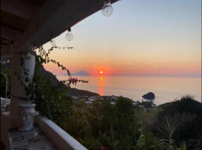 Гостиница Casa Bouganville - Vista e tramonto mozzafiato, sul mare di Pollara, Мальфа
